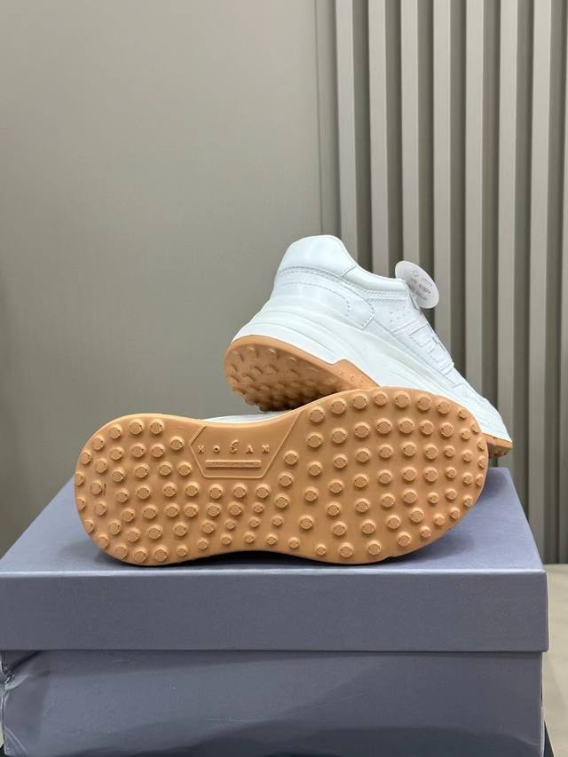 冲量价: 男+10新色 龚同俊款 春夏限系定列！ Hogan 520系 列 “飞艇”鞋 情侣 款 厚底饼干鞋 轻 盈增高6Cm 休 闲运动鞋 简约百 搭 小羊鞋